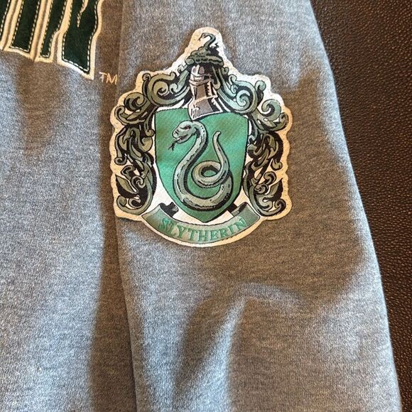 Harry Potter Slytherin Sweatshirt gray/ green size medium - Picture 7 of 11